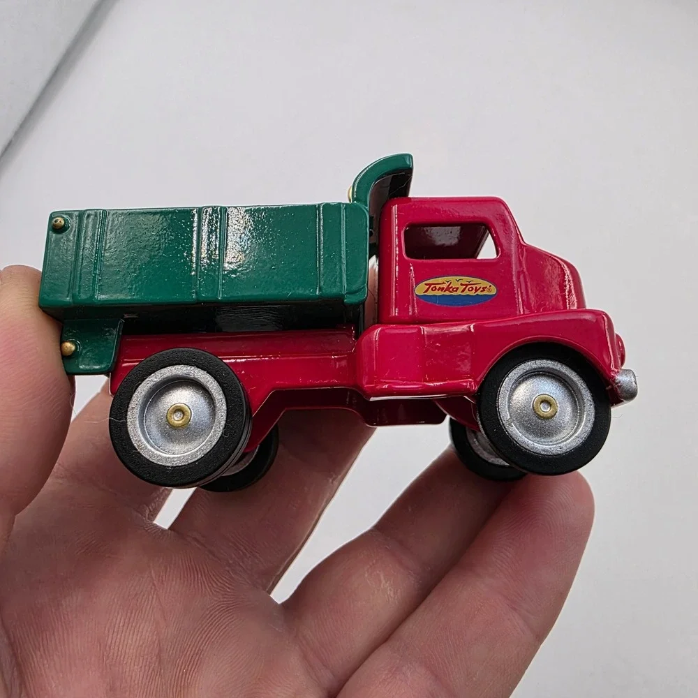 Hallmark Keepsake 2000 Tonka Dump Truck Ornament Diecast Metal Red Green 3.25in